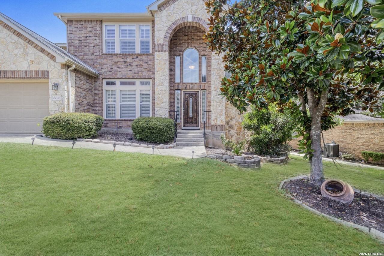 8707 Roswell Rdg - Photo 3 of 37