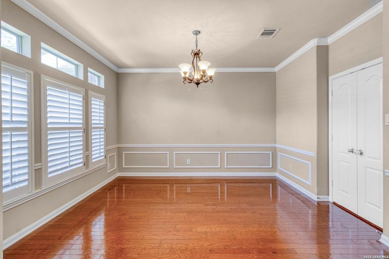 8707 Roswell Rdg - Photo 4 of 37