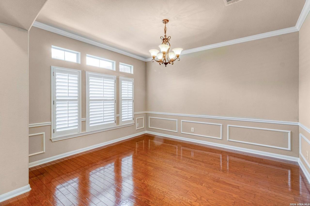 8707 Roswell Rdg - Photo 5 of 37