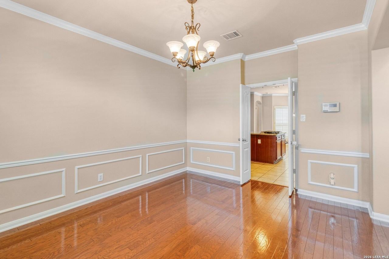 8707 Roswell Rdg - Photo 6 of 37