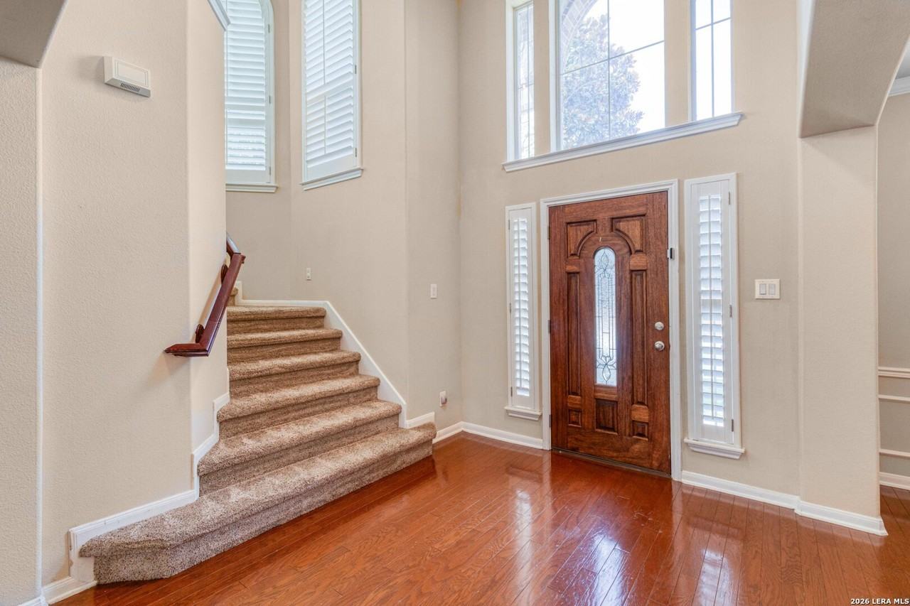 8707 Roswell Rdg - Photo 7 of 37