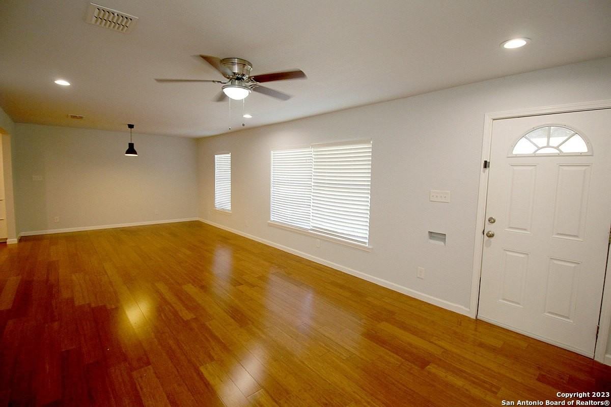 64 Vaughan Pl - Photo 4 of 27