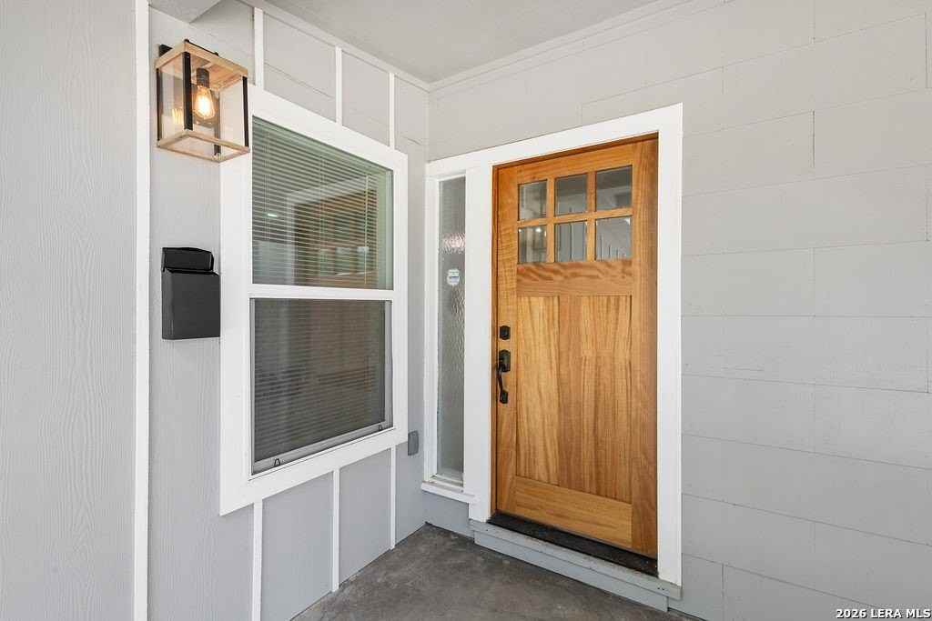 306 Westmoreland Dr - Photo 2 of 20