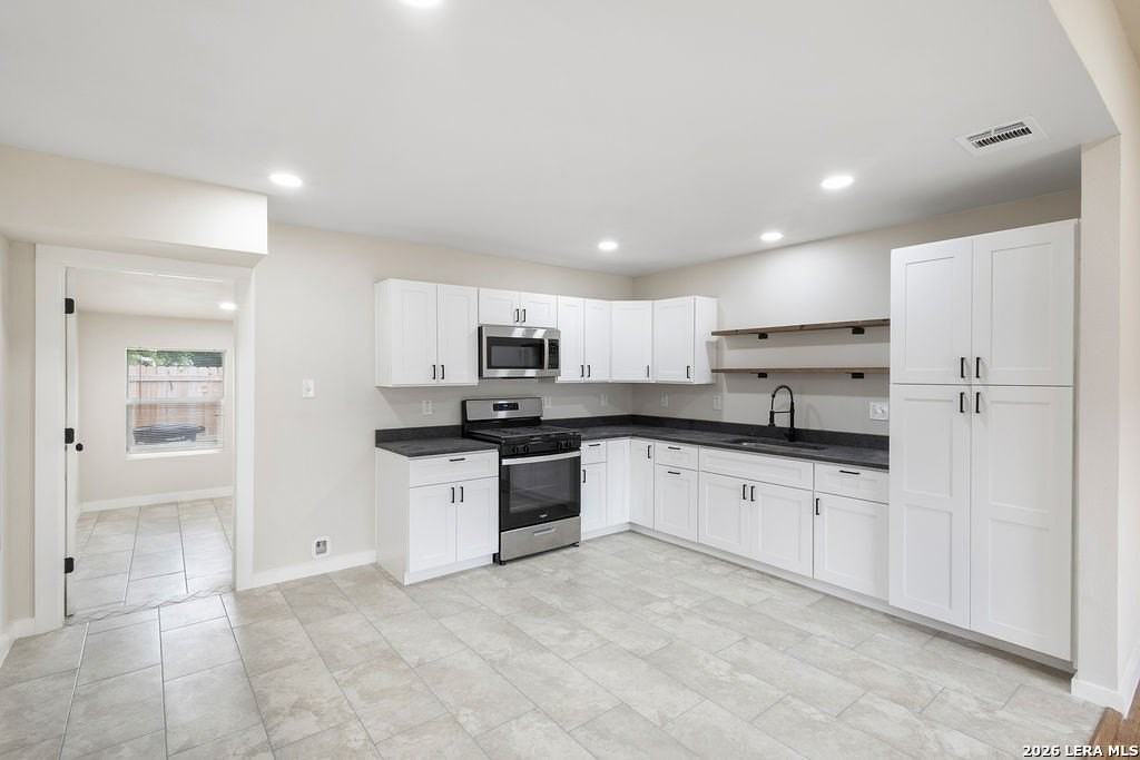 306 Westmoreland Dr - Photo 3 of 20