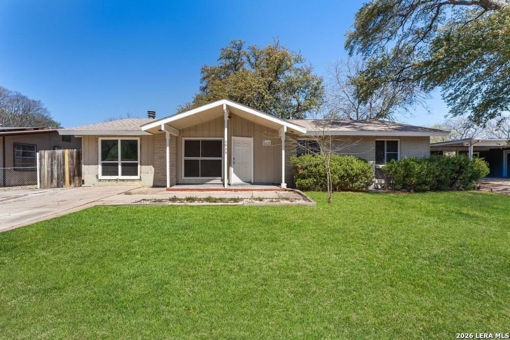 5035 Village Crst - Photo 2 of 23