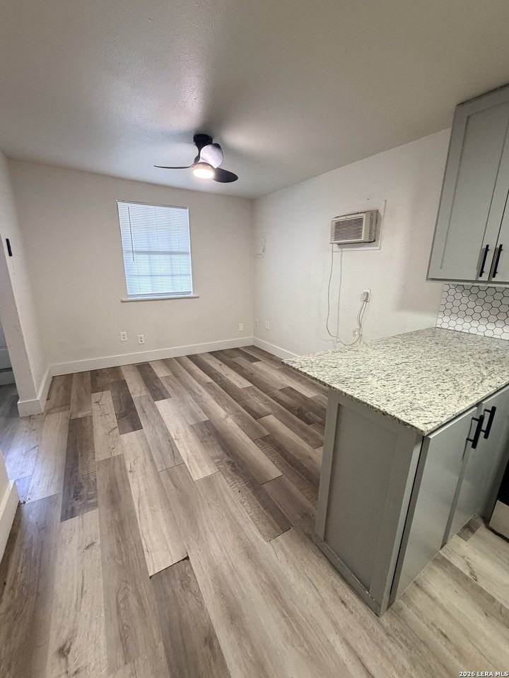 1121 Essex St #3 - Photo 2 of 6