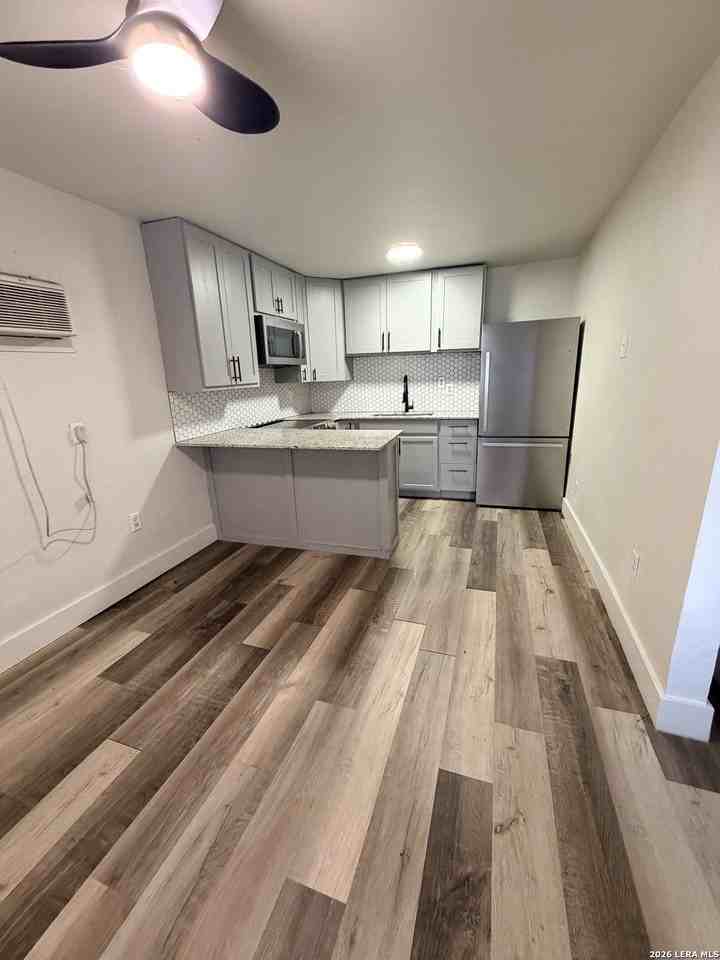 1121 Essex St #3 - Photo 3 of 6