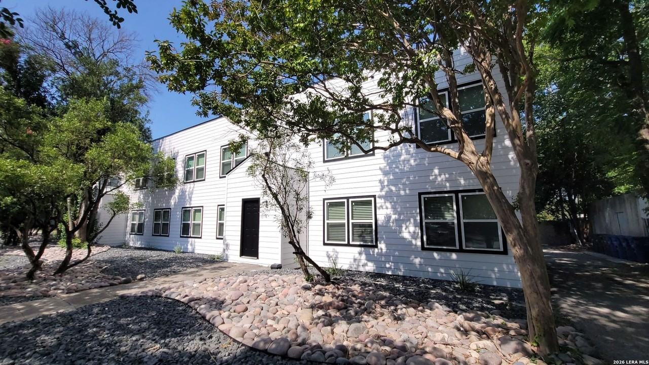 503 W Kings Hwy #202 - Photo 2 of 20