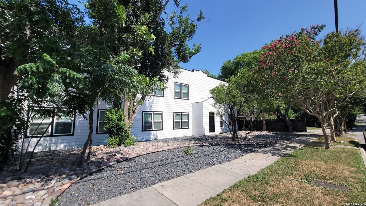503 W Kings Hwy #202 - Photo 4 of 20