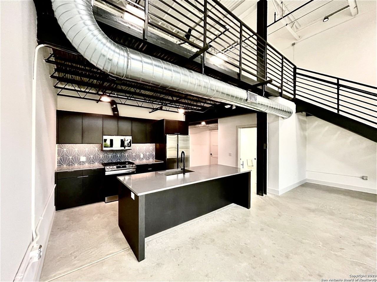 215 Coca Cola Pl #302 - Photo 6 of 20