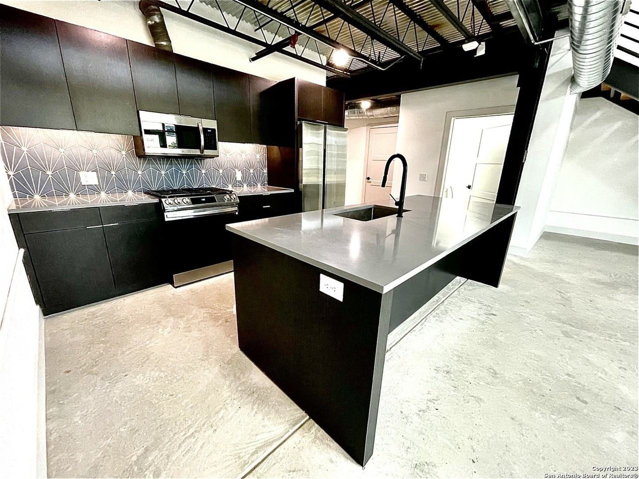 215 Coca Cola Pl #302 - Photo 7 of 20