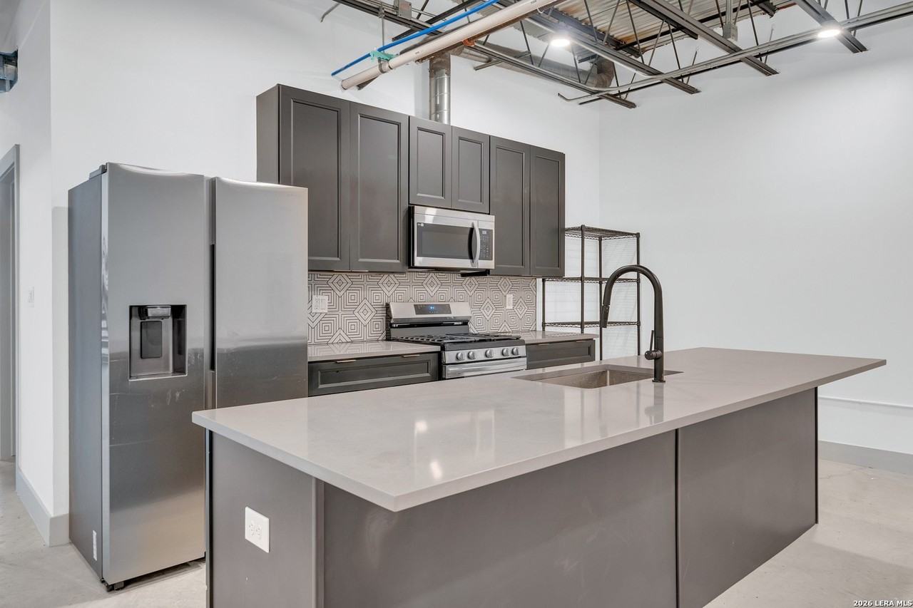 215 Coca Cola Pl #307 - Photo 4 of 5