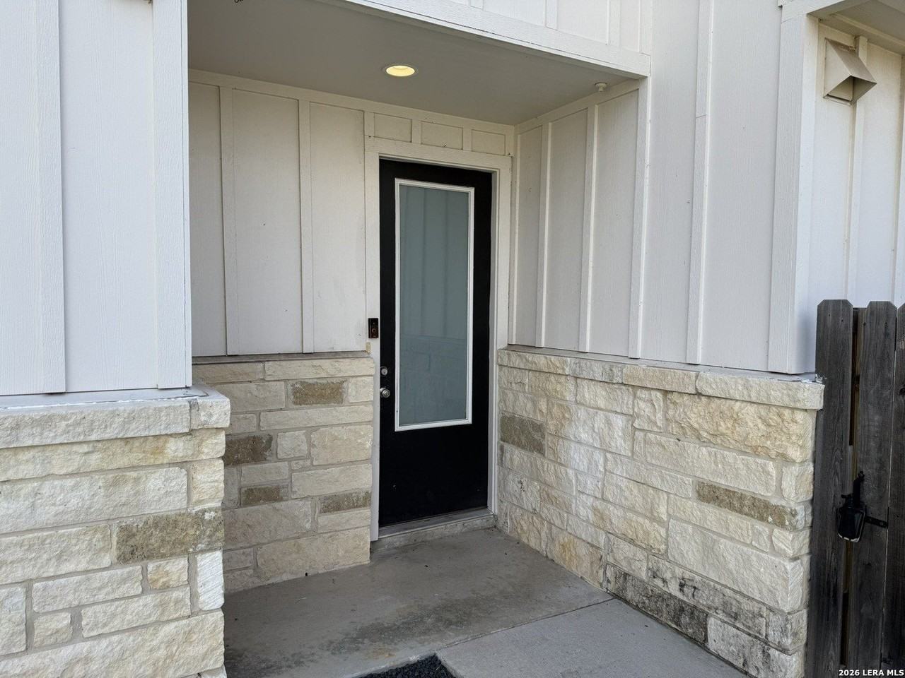 231 Sapphire #1102 - Photo 3 of 21