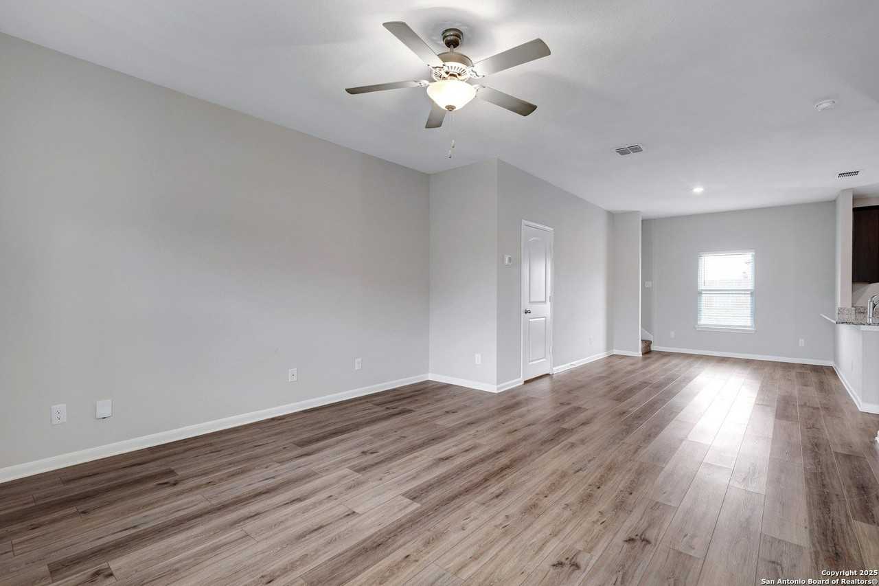 9226 Bennett Frst - Photo 4 of 27