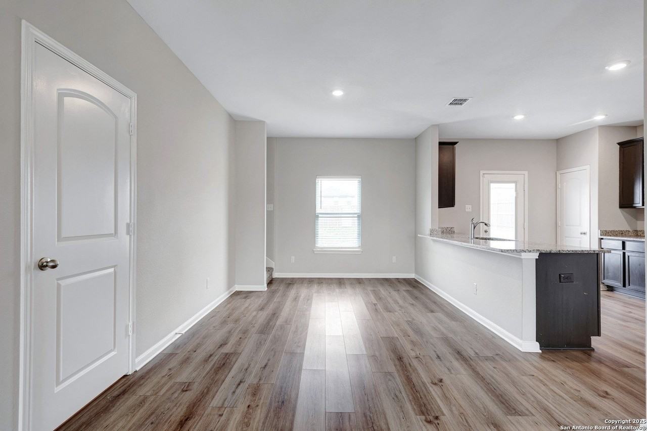 9226 Bennett Frst - Photo 6 of 27