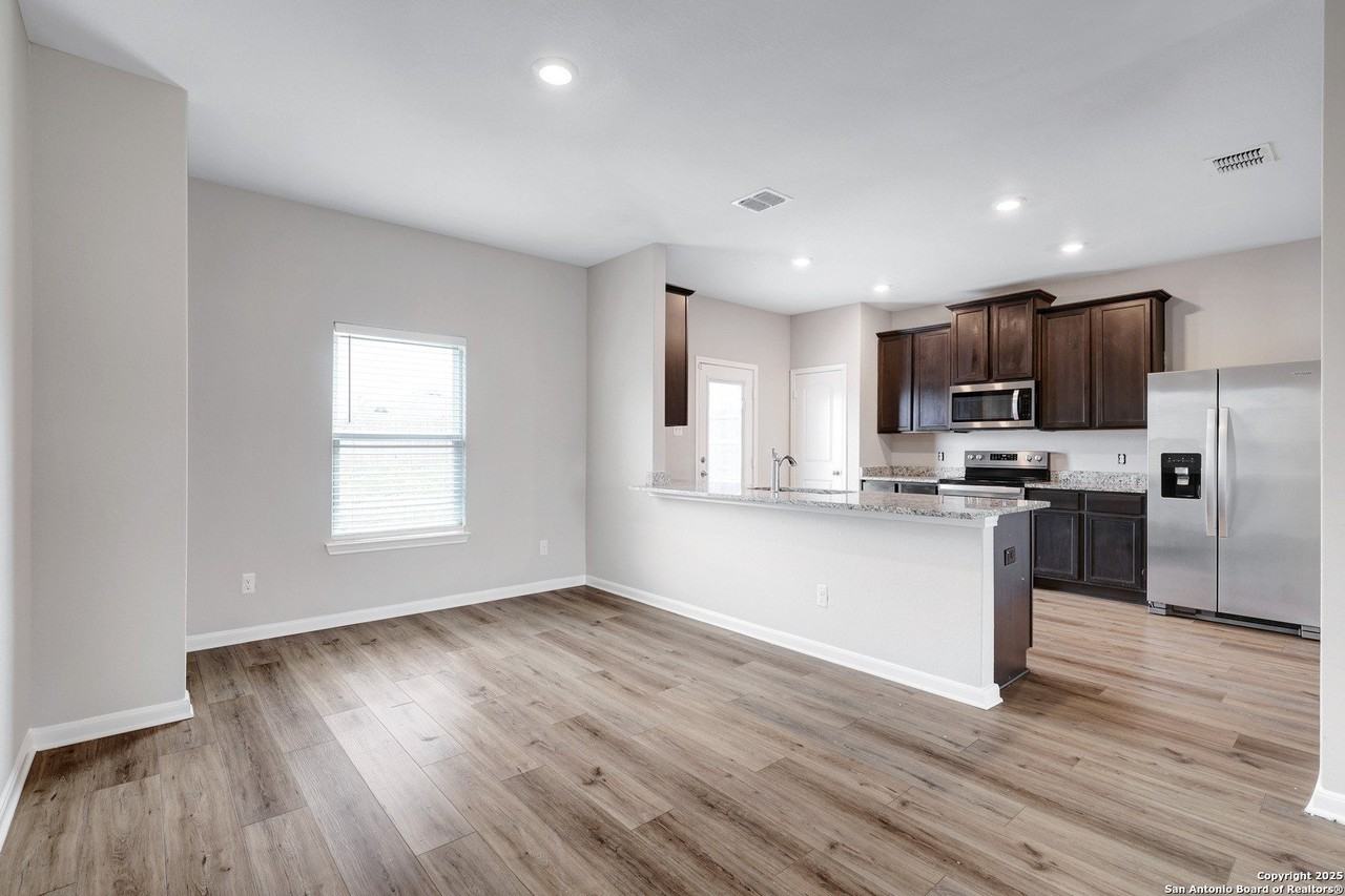 9226 Bennett Frst - Photo 7 of 27
