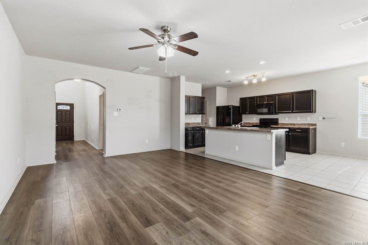 1508 Gateshead Dr - Photo 4 of 33