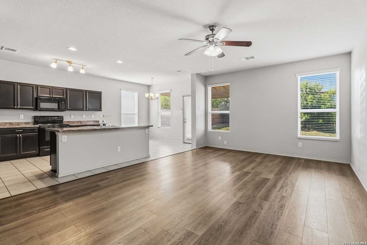 1508 Gateshead Dr - Photo 6 of 33