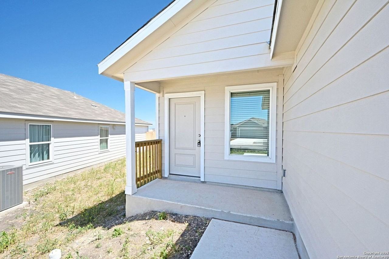 1517 Hummock Steep - Photo 2 of 22