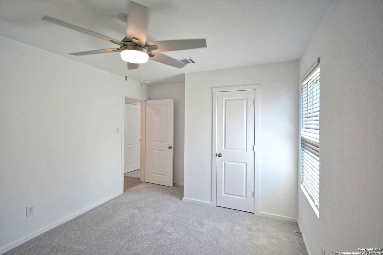 1517 Hummock Steep - Photo 4 of 22