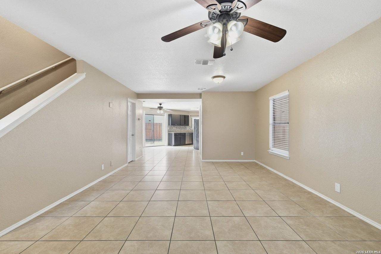 151 Mclennan Oak - Photo 2 of 29