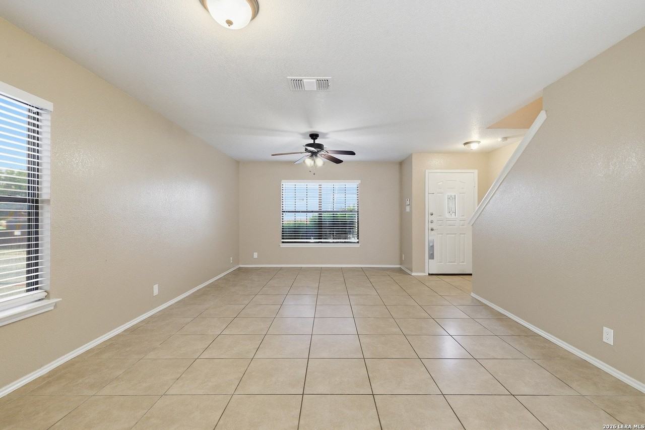 151 Mclennan Oak - Photo 3 of 29