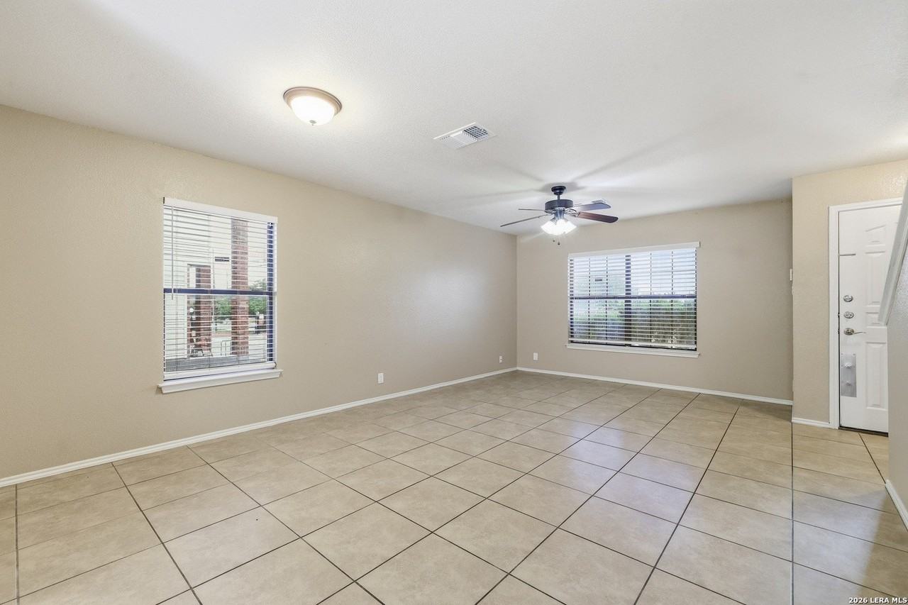 151 Mclennan Oak - Photo 4 of 29