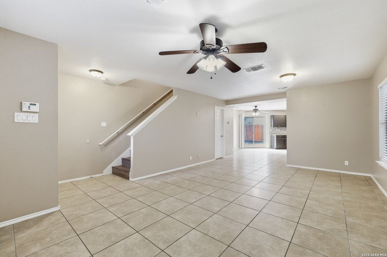 151 Mclennan Oak - Photo 5 of 29