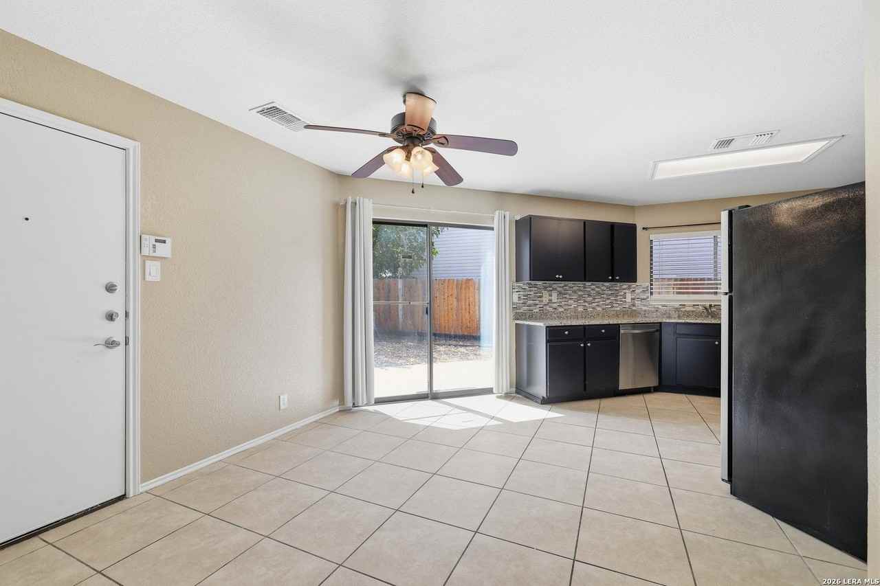 151 Mclennan Oak - Photo 7 of 29