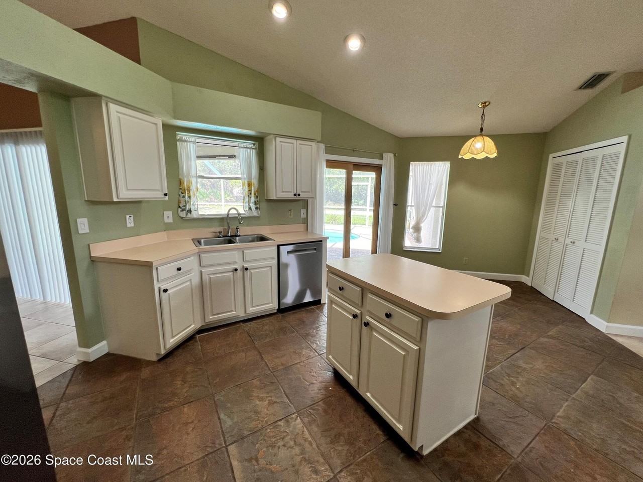 1170 Briar Run Cir - Photo 6 of 18