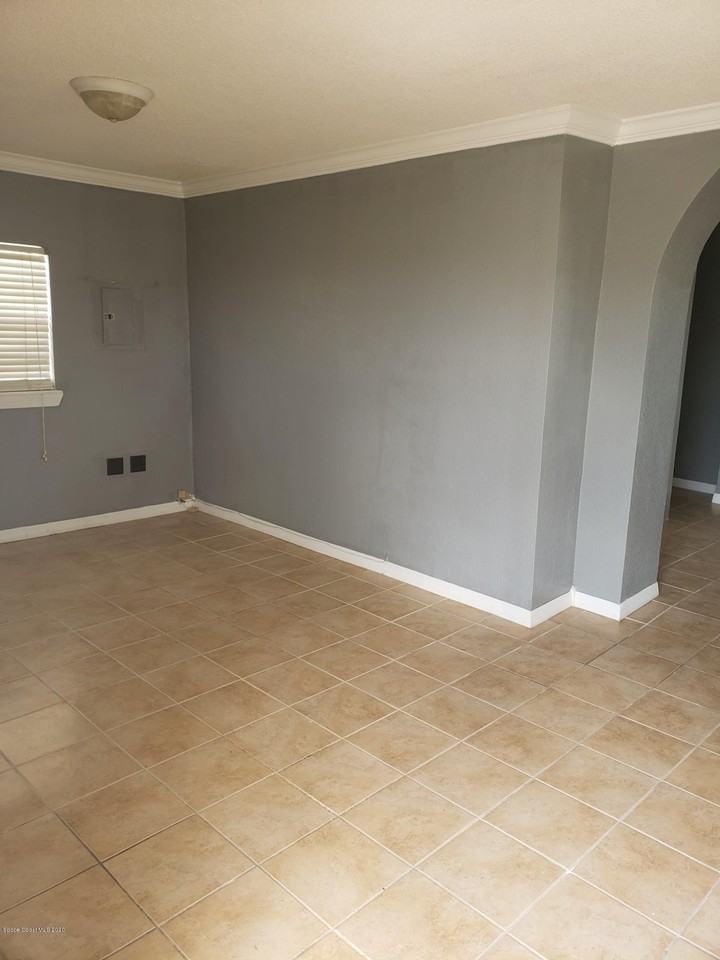 1011 S Hopkins Ave #B - Photo 3 of 11