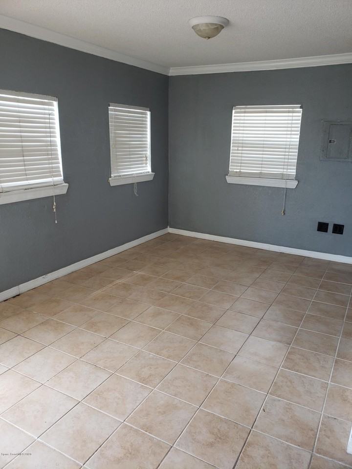1011 S Hopkins Ave #B - Photo 4 of 11