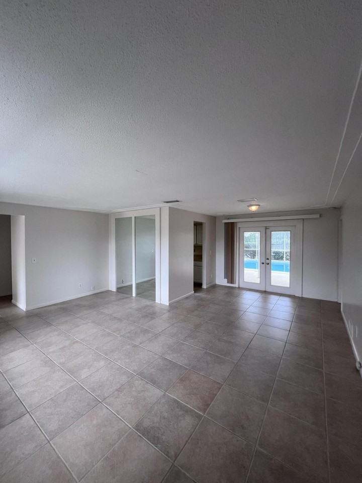 350 Orion Ct - Photo 4 of 20