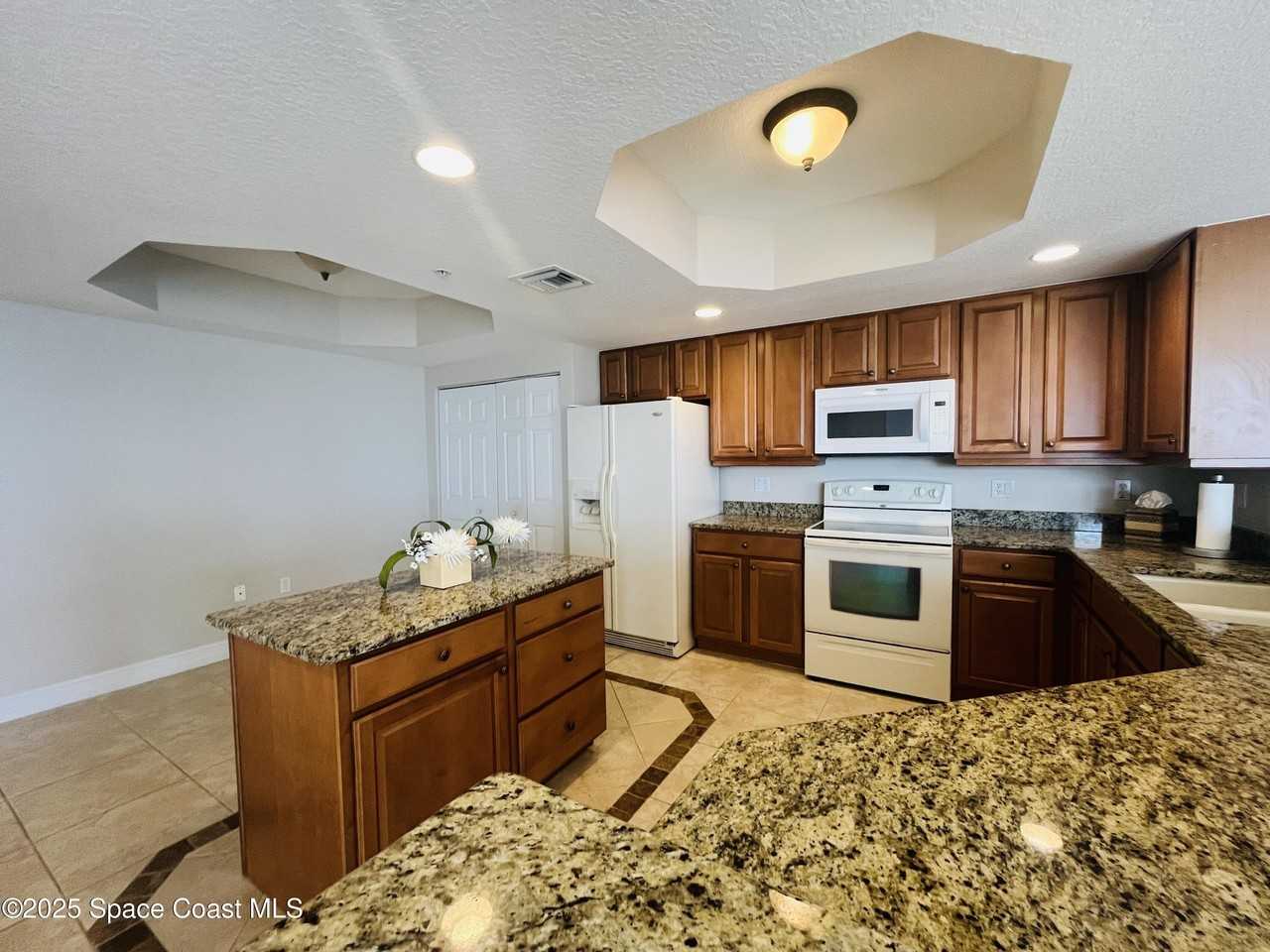 490 Sail Ln #605 - Photo 4 of 33