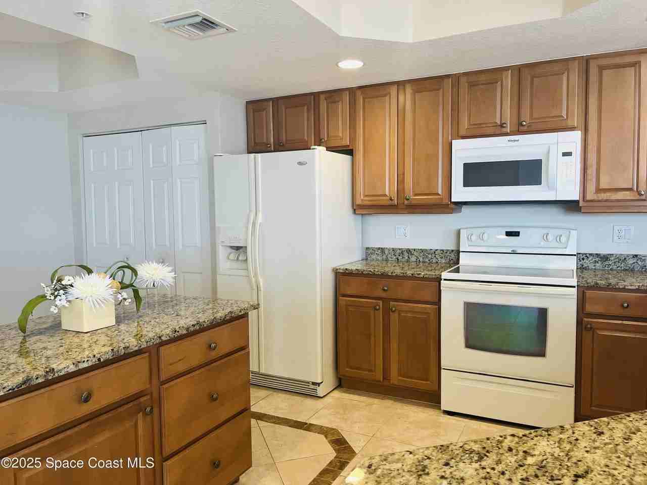 490 Sail Ln #605 - Photo 5 of 33