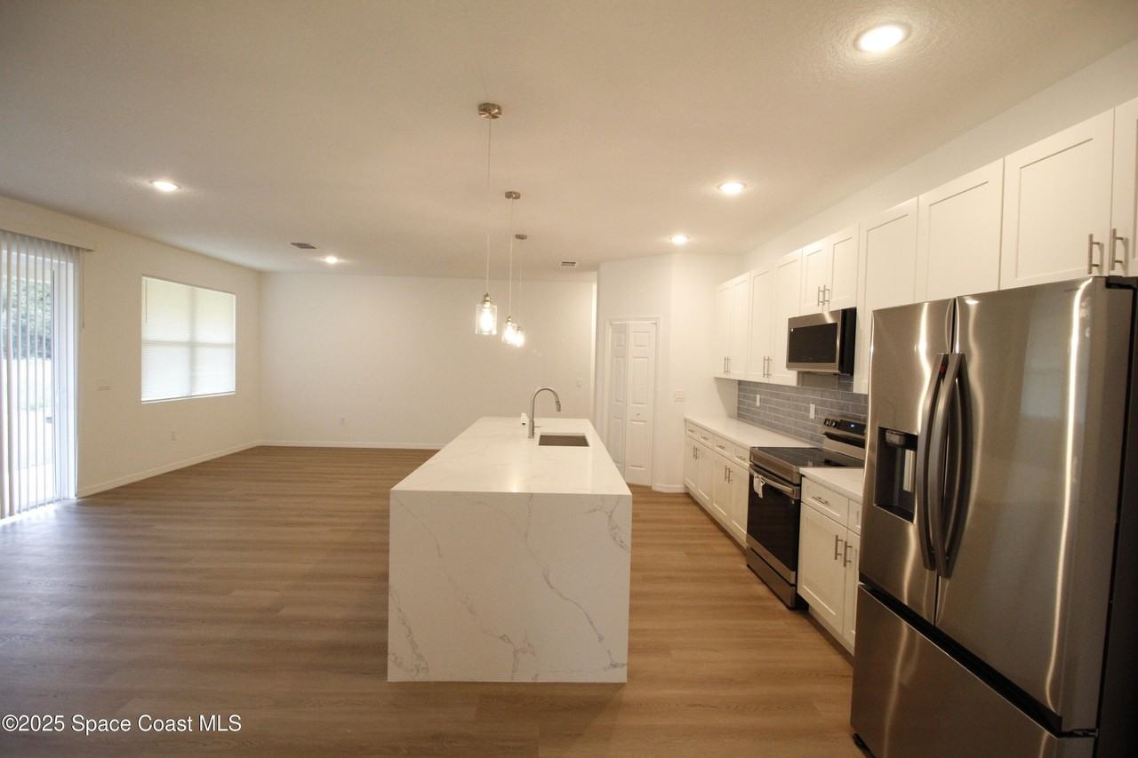 1658 Hamilton Ave Sw - Photo 5 of 19