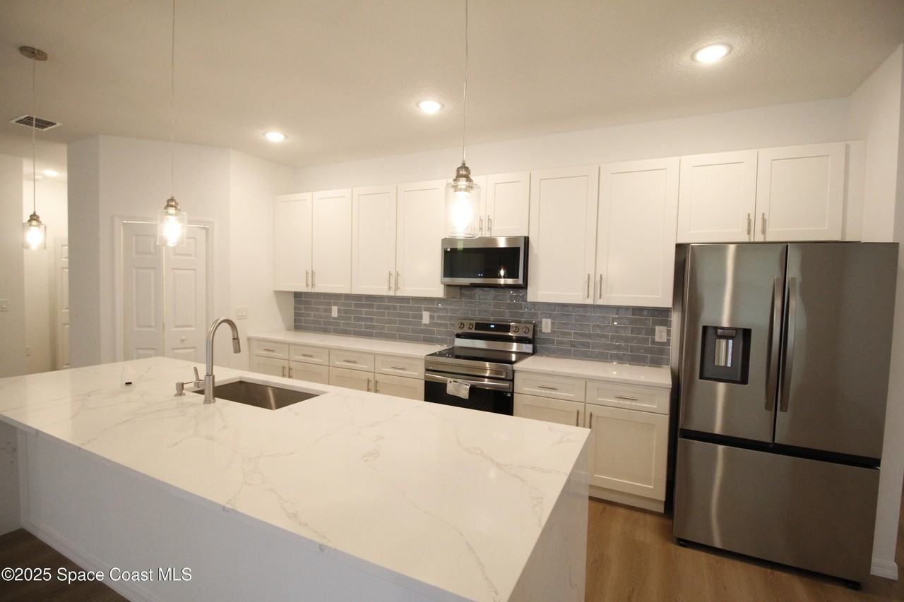 1658 Hamilton Ave Sw - Photo 6 of 19