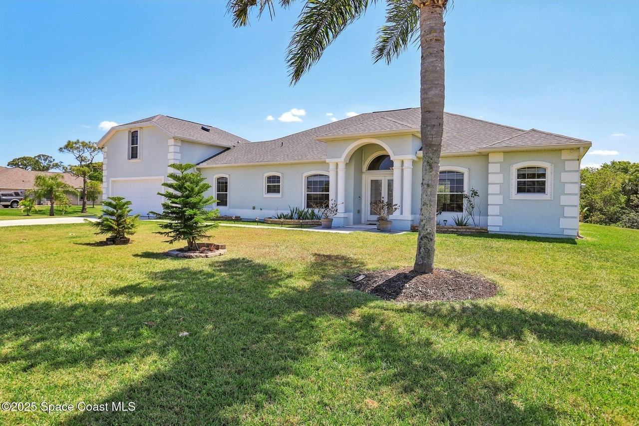 929 Hialeah St - Photo 3 of 43