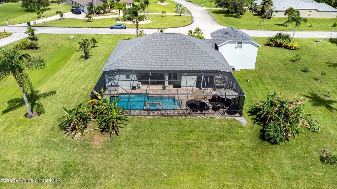 929 Hialeah St - Photo 4 of 43