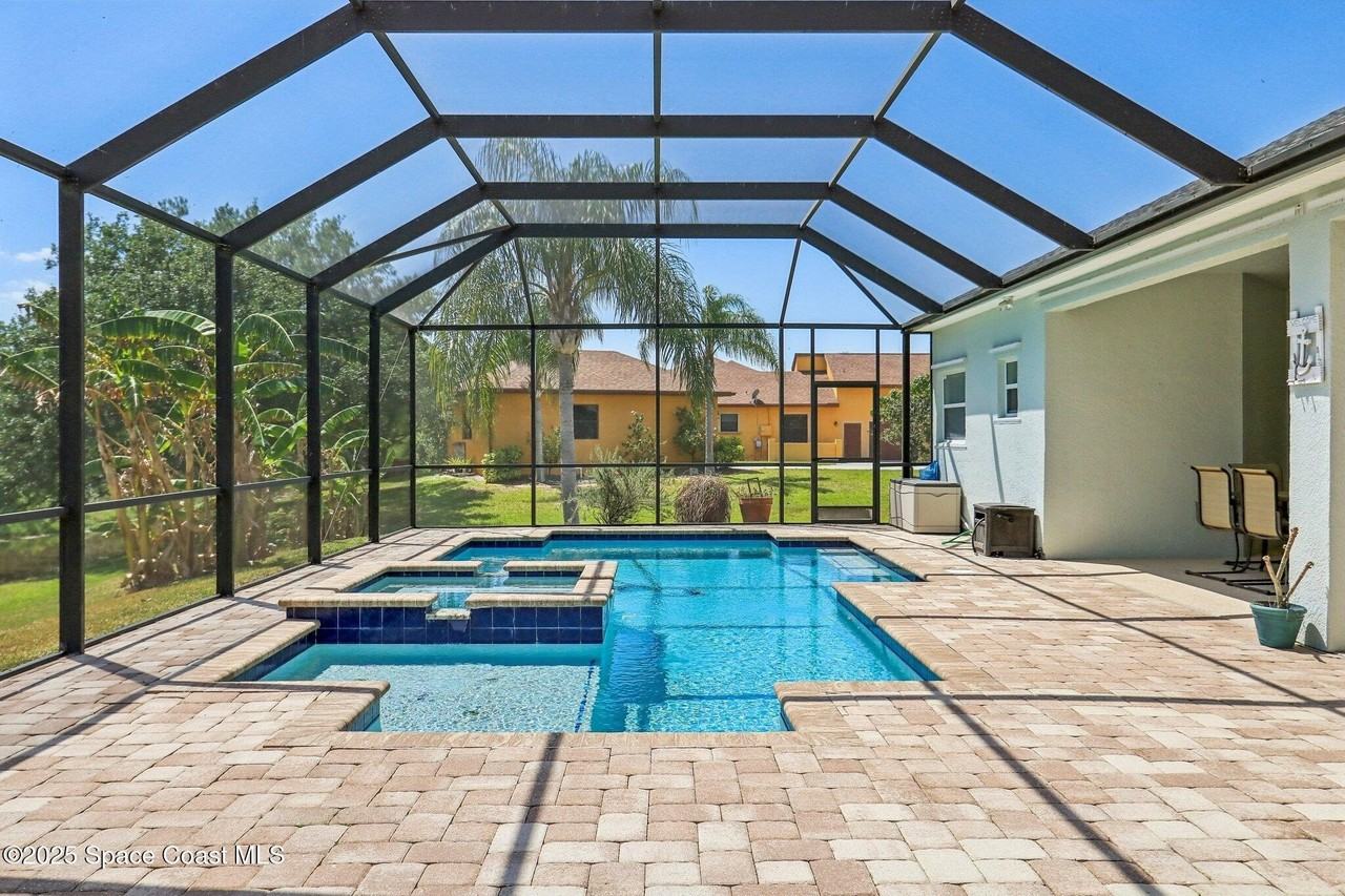 929 Hialeah St - Photo 7 of 43