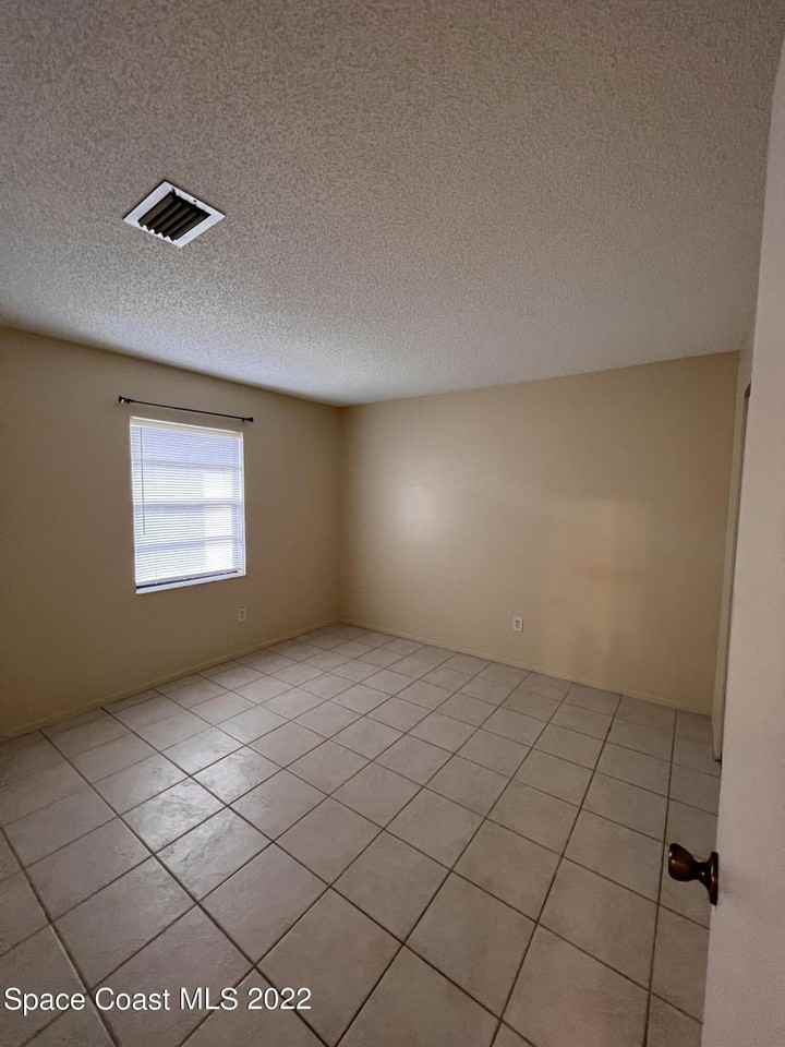 1675 Jack Oates Blvd #5 - Photo 5 of 8