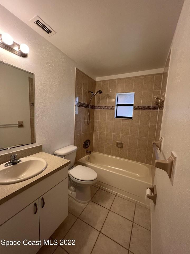 1675 Jack Oates Blvd #5 - Photo 7 of 8