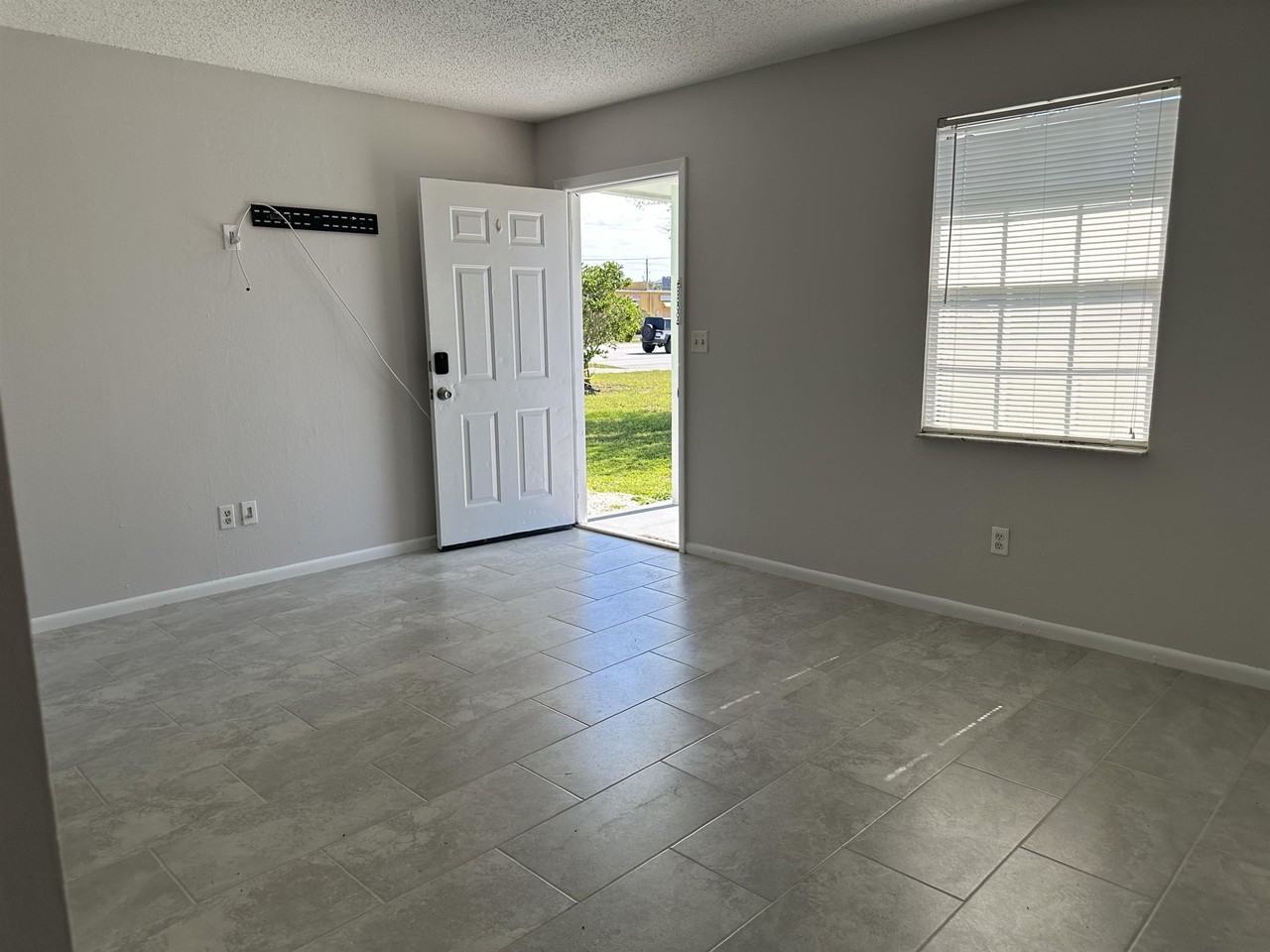 280 Sunset Dr #A - Photo 5 of 10