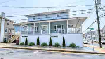 featured image of 129 N New Haven Ave #FL2