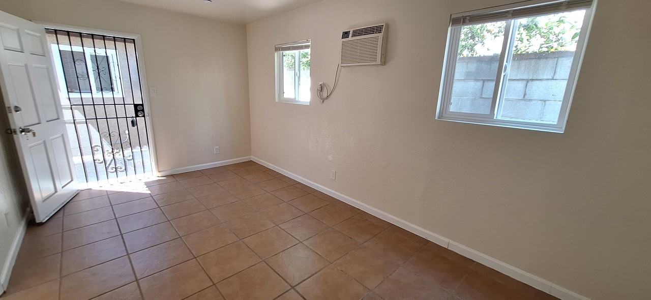 13457 1/2 Filmore Street #13457 1/2 - Photo 3 of 10