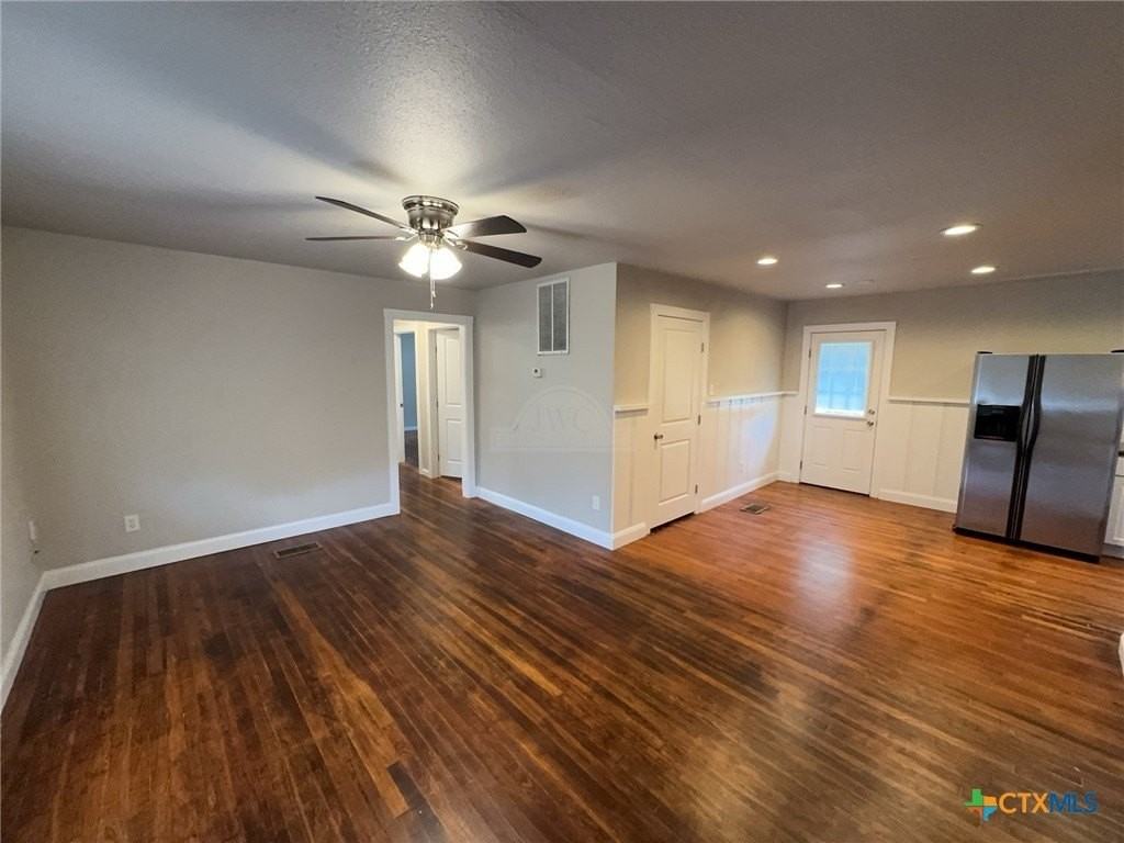 707 N Main St - Photo 2 of 17