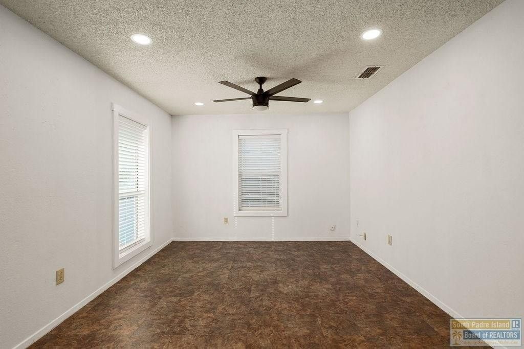 301 W Madison St - Photo 2 of 32