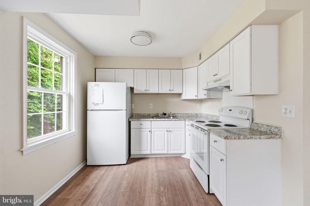 3927 Pennsylvania Ave Se #201 - Photo 3 of 12