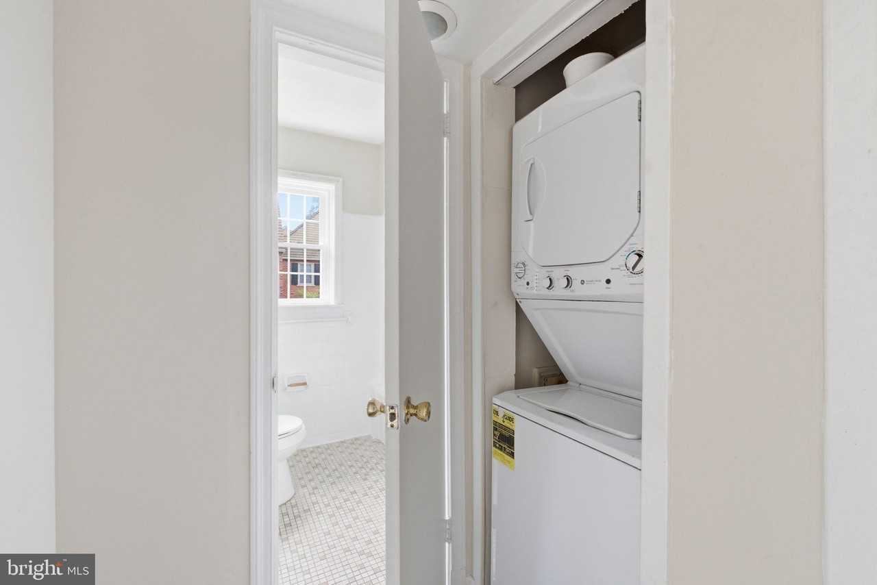 3927 Pennsylvania Ave Se #201 - Photo 6 of 12