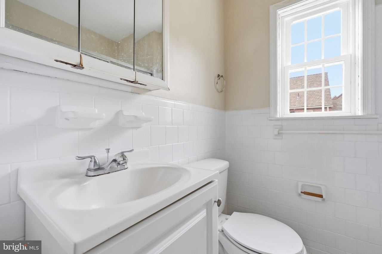 3927 Pennsylvania Ave Se #201 - Photo 7 of 12